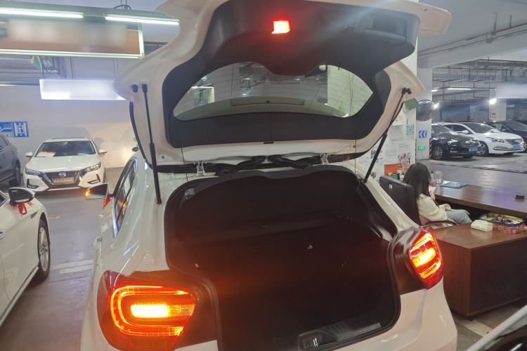 Used Mercedes-Benz A-Class 2015 A 200 Fashion Model Trunk