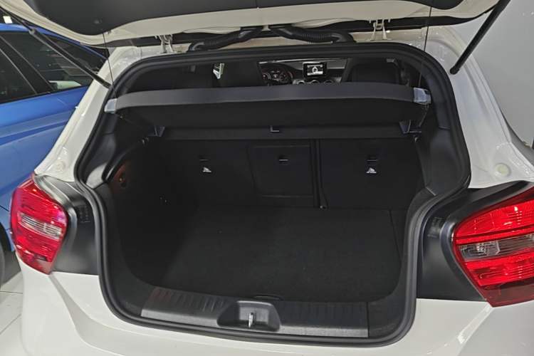 Used Mercedes-Benz A-Class 2015 A 180 Standard Model Trunk