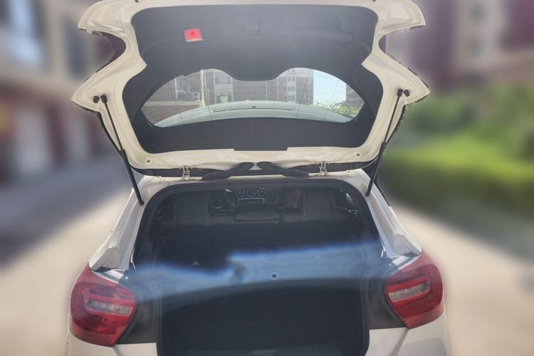 Used Mercedes-Benz A-Class 2015 A 200 Fashion Model Trunk