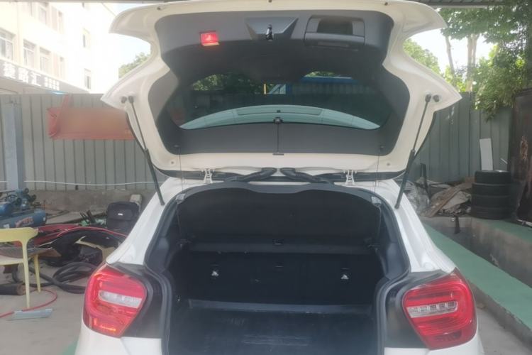 Used Mercedes-Benz A-Class 2015 A 200 Fashion Model Trunk