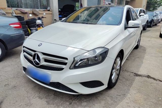Mercedes-Benz A-Class 2015 A 180 Standard Model de segunda mano