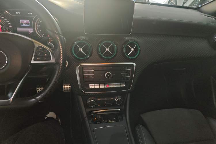 Used Mercedes-Benz A-Class 2016 A 200 Track Edition Audio And AC Panel