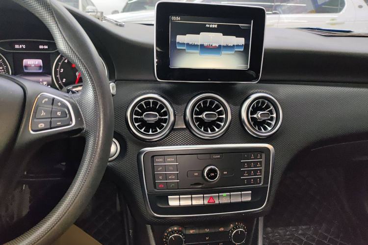 Used Mercedes-Benz A-Class 2016 A 180 Audio And AC Panel