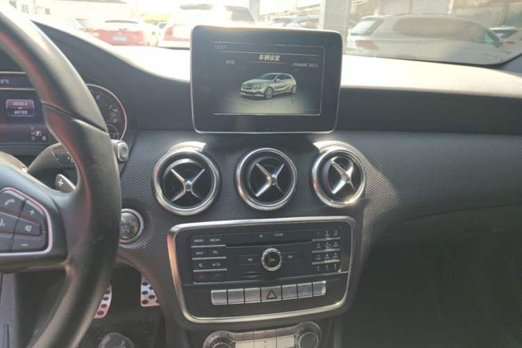 Used Mercedes-Benz A-Class 2016 A 200 Dynamic Edition Audio And AC Panel