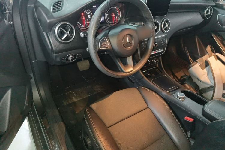 Used Mercedes-Benz A-Class 2016 A 180 Center Console