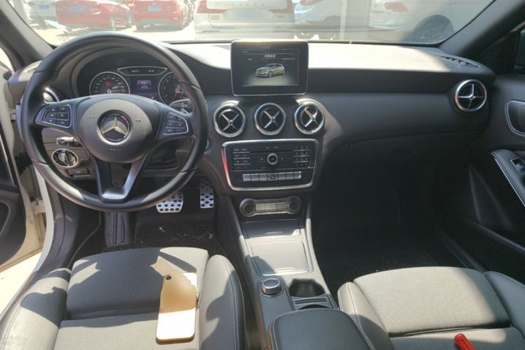 Used Mercedes-Benz A-Class 2016 A 200 Dynamic Edition Center Console
