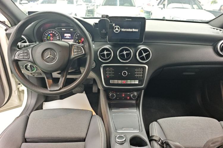 Used Mercedes-Benz A-Class 2016 A 180 Center Console