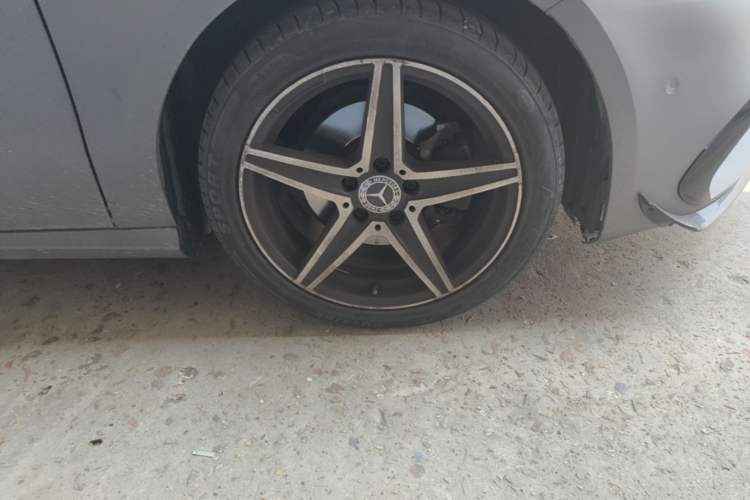Used Mercedes-Benz A-Class 2016 A 200 Dynamic Edition Right Front Wheel Hub