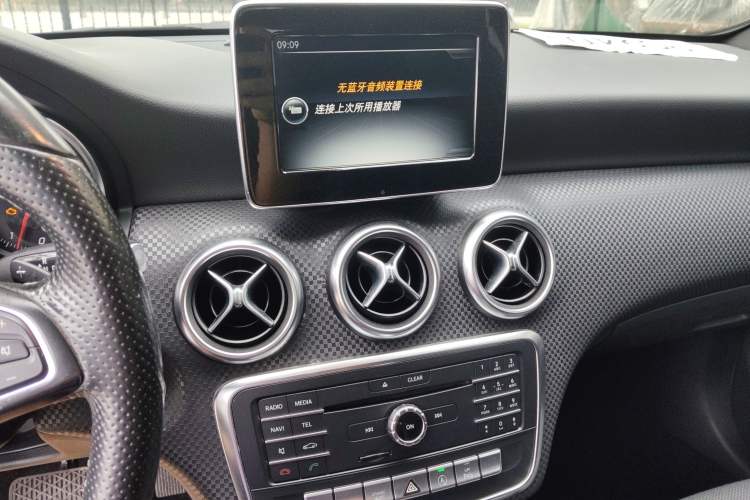 Used Mercedes-Benz A-Class 2016 A 200 Fashion Model Audio And AC Panel