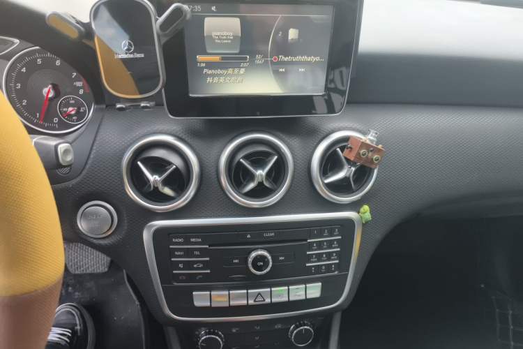 Used Mercedes-Benz A-Class 2016 A 200 Dynamic Edition Audio And AC Panel