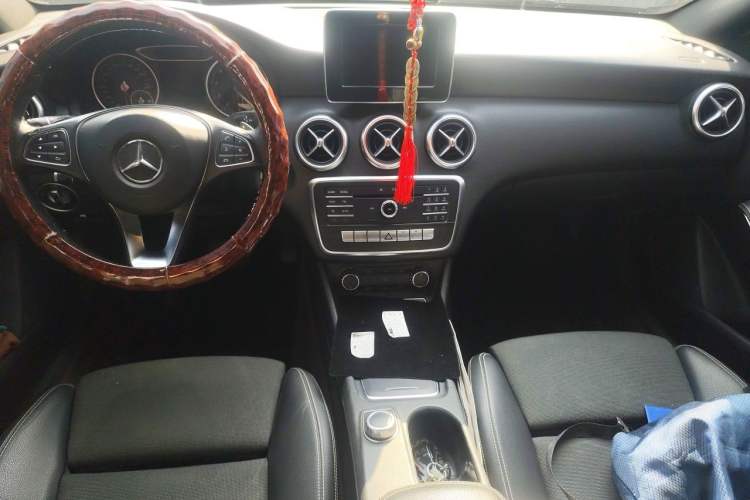 Used Mercedes-Benz A-Class  Center Console