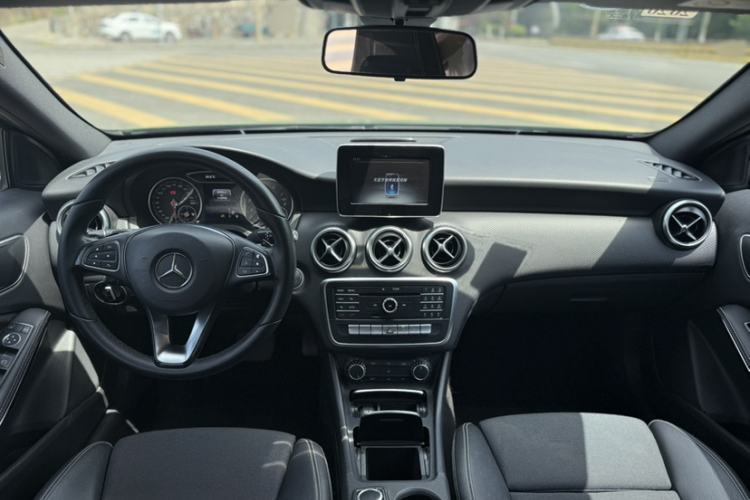 Used Mercedes-Benz A-Class 2016 A 200 Dynamic Edition Interior 1