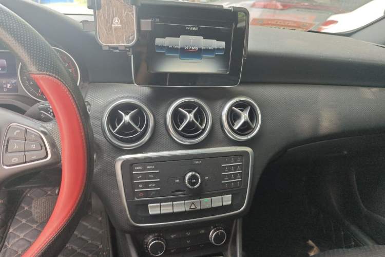Used Mercedes-Benz A-Class 2016 A 180 Audio And AC Panel