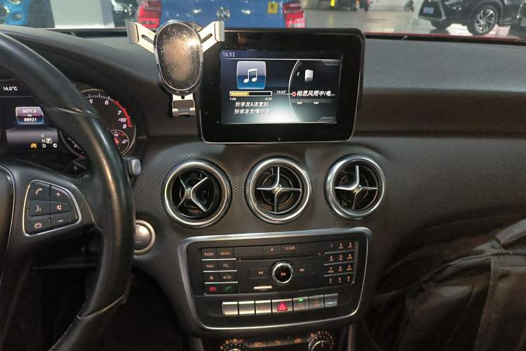 Used Mercedes-Benz A-Class 2016 A 200 Dynamic Edition Audio And AC Panel