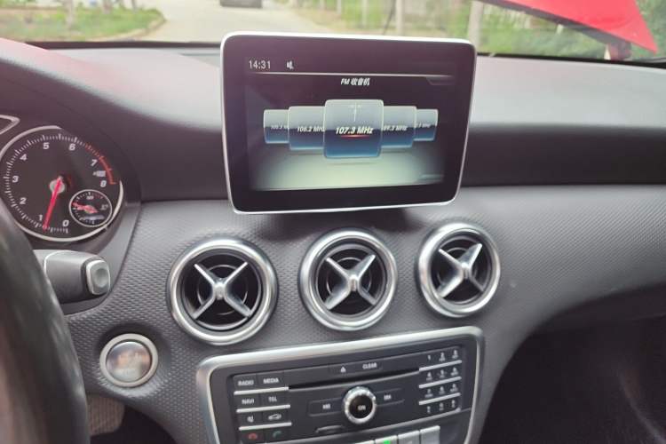 Used Mercedes-Benz A-Class 2016 A 200 Dynamic Edition Audio And AC Panel