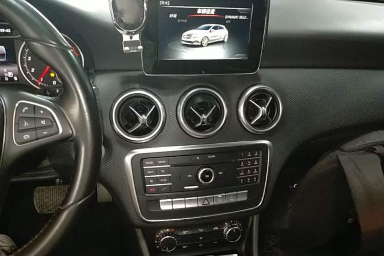 Used Mercedes-Benz A-Class 2016 A 200 Dynamic Edition Audio And AC Panel