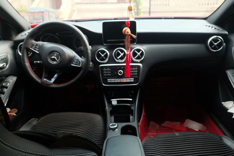Used Mercedes-Benz A-Class 2016 A 200 Fashion Model Center Console