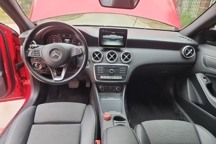 Used Mercedes-Benz A-Class 2016 A 200 Dynamic Edition Center Console