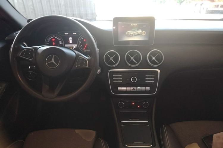 Used Mercedes-Benz A-Class 2016 A 180 Center Console