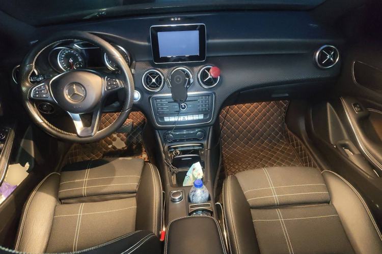 Used Mercedes-Benz A-Class 2016 A 200 Fashion Model Center Console