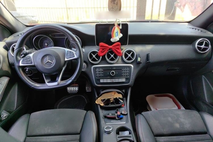Used Mercedes-Benz A-Class 2016 A 200 Sport model Center Console