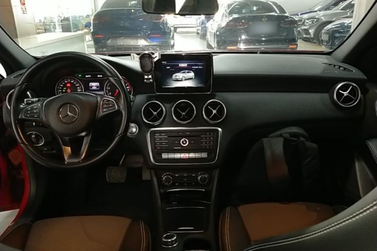 Used Mercedes-Benz A-Class 2016 A 200 Dynamic Edition Center Console