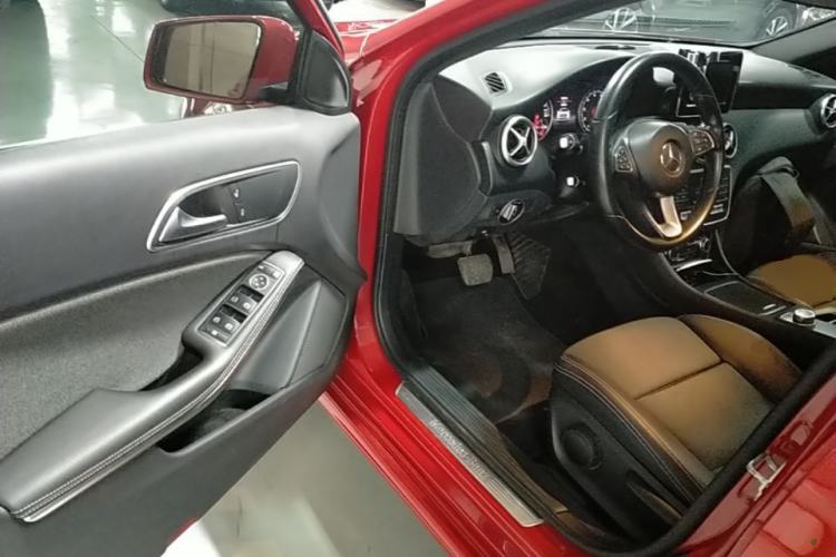 Used Mercedes-Benz A-Class 2016 A 200 Dynamic Edition Driver Seat