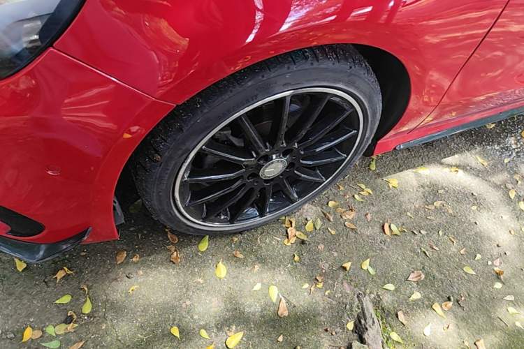 Used Mercedes-Benz A-Class 2016 A 200 Dynamic Edition Left Front Wheel Hub