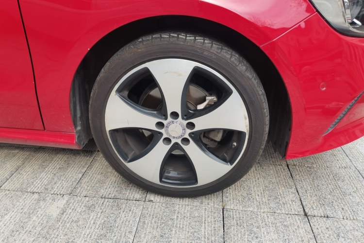 Used Mercedes-Benz A-Class 2016 A 200 Fashion Model Right Front Wheel Hub