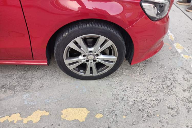 Used Mercedes-Benz A-Class 2016 A 200 Dynamic Edition Right Front Wheel Hub
