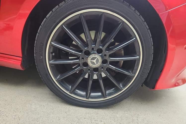 Used Mercedes-Benz A-Class 2016 A 200 Dynamic Edition Right Front Wheel Hub