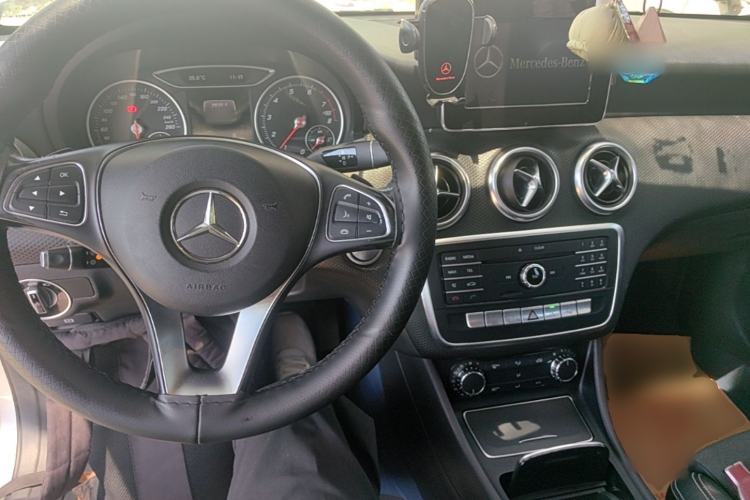 Used Mercedes-Benz A-Class 2016 A 200 Dynamic Edition Center Console