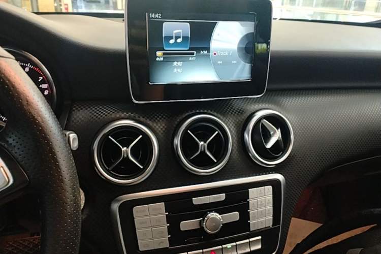 Used Mercedes-Benz A-Class 2016 A 200 Fashion Model Audio And AC Panel