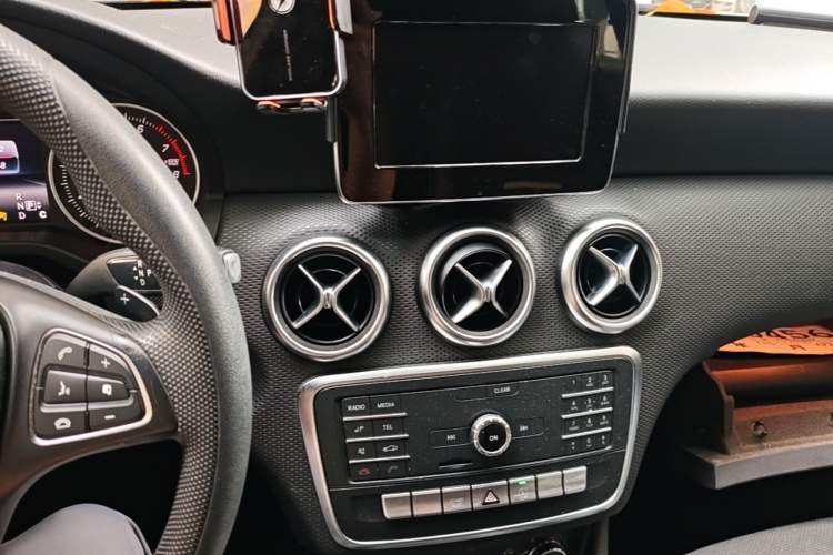 Used Mercedes-Benz A-Class 2016 A 180 Audio And AC Panel