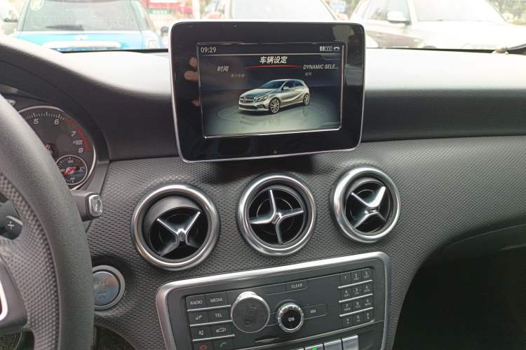 Used Mercedes-Benz A-Class 2016 A 180 Audio And AC Panel