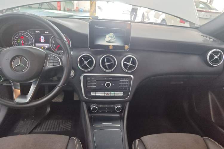 Used Mercedes-Benz A-Class 2016 A 200 Dynamic Edition Audio And AC Panel
