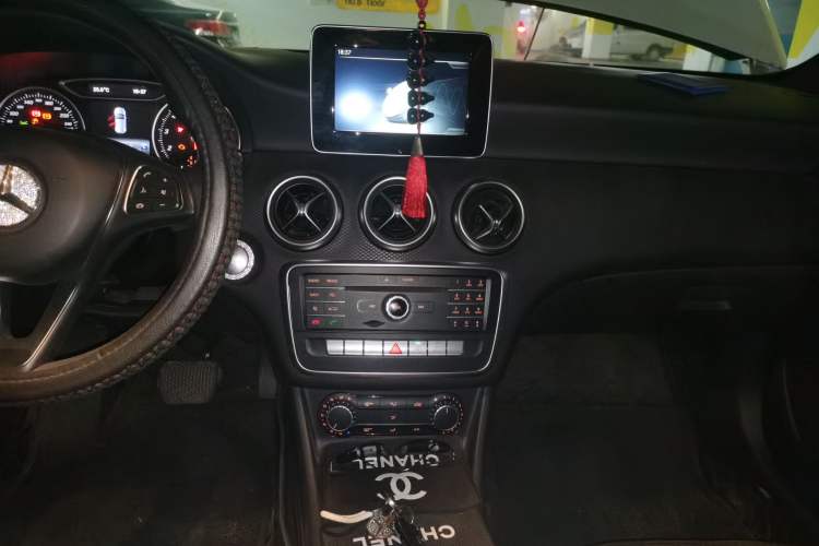 Used Mercedes-Benz A-Class 2016 A 200 Dynamic Edition Audio And AC Panel