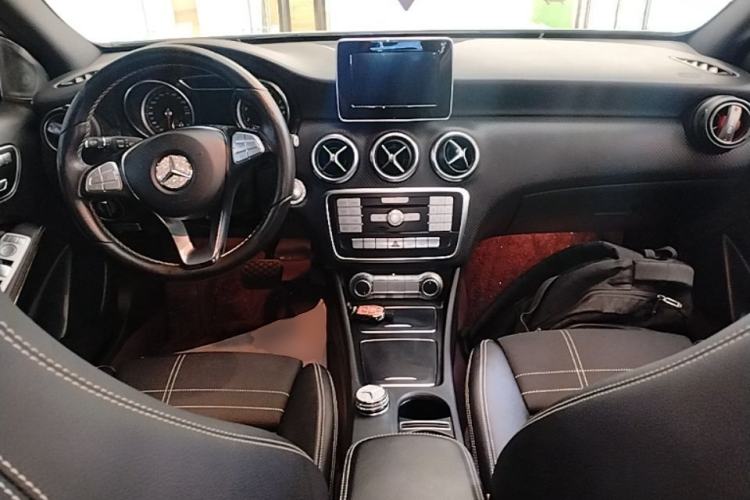 Used Mercedes-Benz A-Class 2016 A 200 Fashion Model Center Console