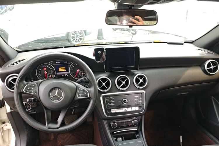Used Mercedes-Benz A-Class 2016 A 180 Center Console