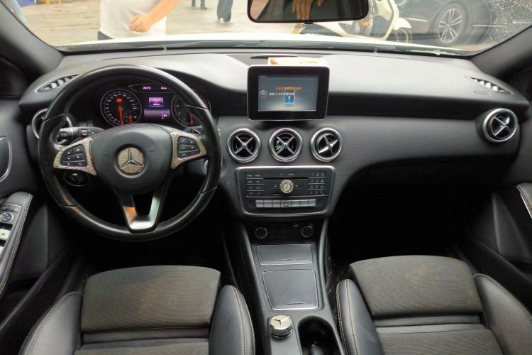 Used Mercedes-Benz A-Class 2016 A 200 Dynamic Edition Center Console