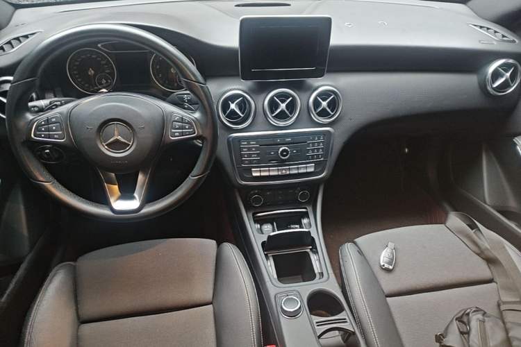Used Mercedes-Benz A-Class 2016 A 200 Dynamic Edition Center Console