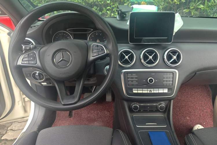 Used Mercedes-Benz A-Class 2016 A 180 Center Console