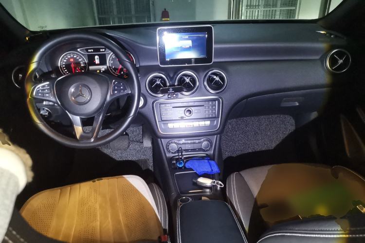 Used Mercedes-Benz A-Class 2016 A 200 Dynamic Edition Center Console