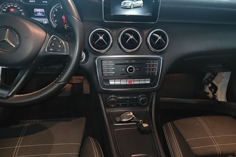 Used Mercedes-Benz A-Class 2016 A 200 Fashion Model Center Console