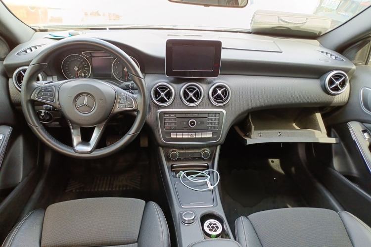 Used Mercedes-Benz A-Class 2016 A 200 Dynamic Edition Center Console