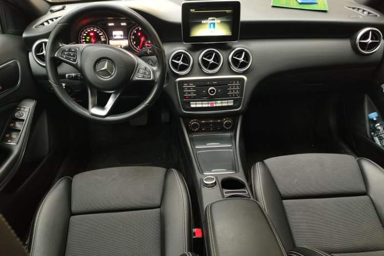 Used Mercedes-Benz A-Class 2016 A 200 Dynamic Edition Center Console