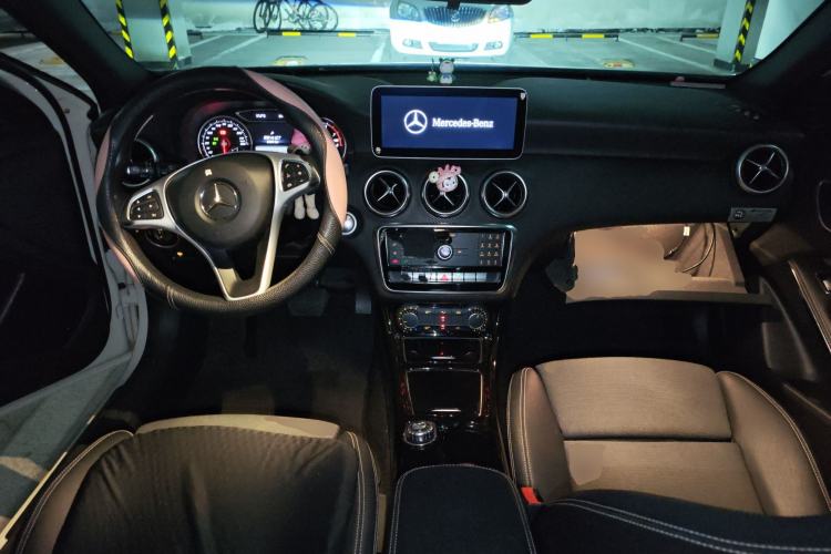 Used Mercedes-Benz A-Class 2016 A 180 Center Console