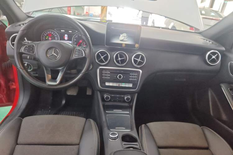 Used Mercedes-Benz A-Class 2016 A 200 Dynamic Edition Center Console