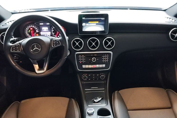 Used Mercedes-Benz A-Class 2016 A 200 Dynamic Edition Center Console