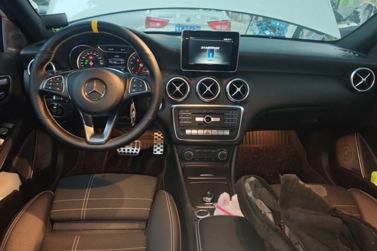 Used Mercedes-Benz A-Class 2016 A 200 Fashion Model Center Console